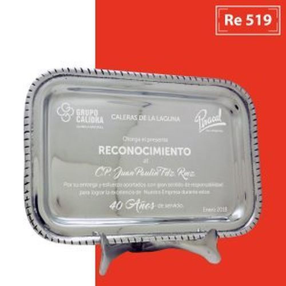 CHAROLA RECTANGULAR  18.1 X 26.7 CM  AREA DE GRABADO EN LASER 11 X 19  NO INCLUYE BASE DE METAL imagen